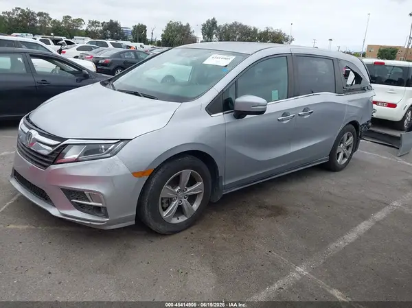 5FNRL6H53JB004998 2018 HONDA ODYSSEY - Image 2
