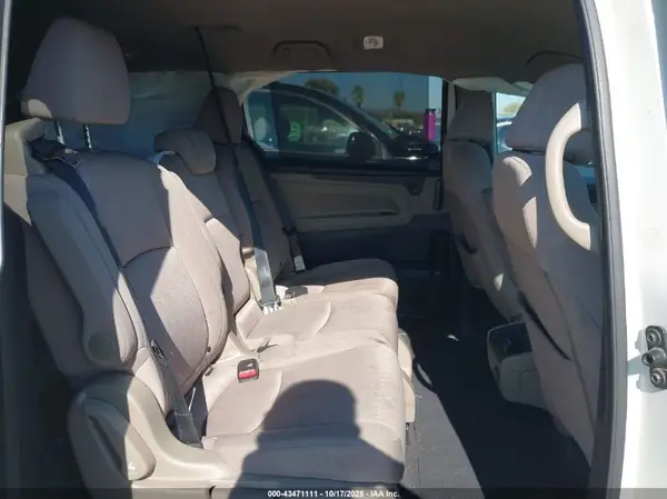 5FNRL6H56JB099119 2018 HONDA ODYSSEY - Image 8