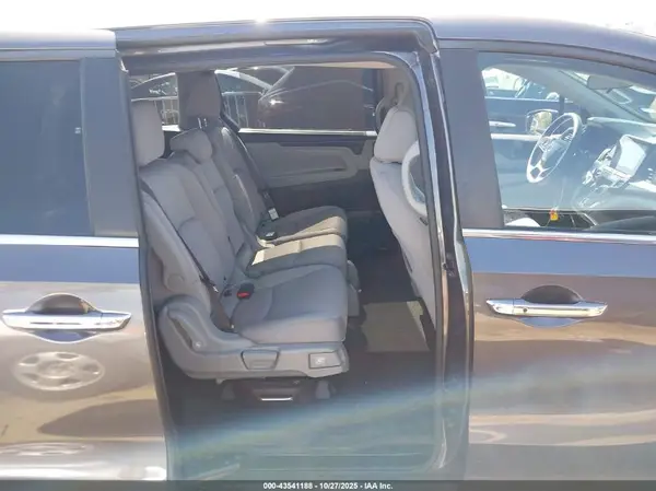 5FNRL6H56JB101788 2018 HONDA ODYSSEY - Image 8