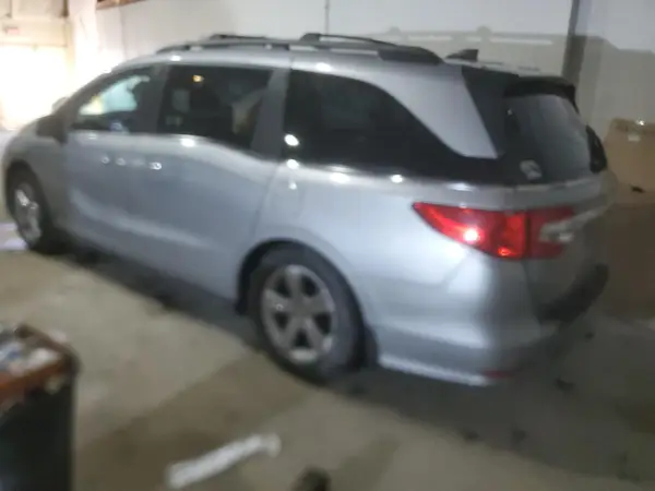 5FNRL6H57JB105591 2018 HONDA ODYSSEY - Image 2