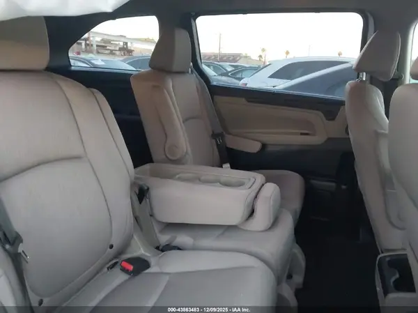 5FNRL6H58JB052870 2018 HONDA ODYSSEY - Image 8