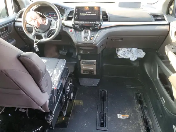 5FNRL6H58JB084220 2018 HONDA ODYSSEY - Image 8