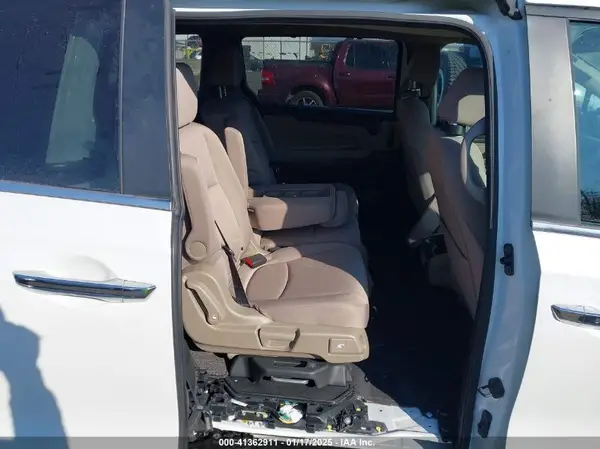 5FNRL6H58NB033242 2022 HONDA ODYSSEY - Image 8
