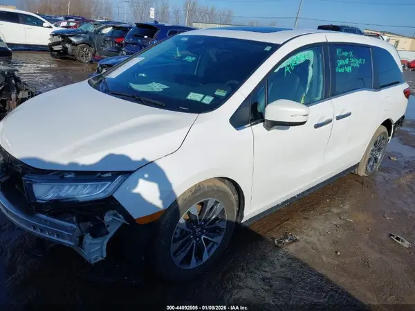 5FNRL6H66RB008256 2024 HONDA ODYSSEY - Image 2