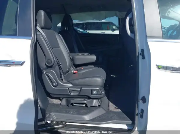 5FNRL6H69RB039419 2024 HONDA ODYSSEY - Image 8