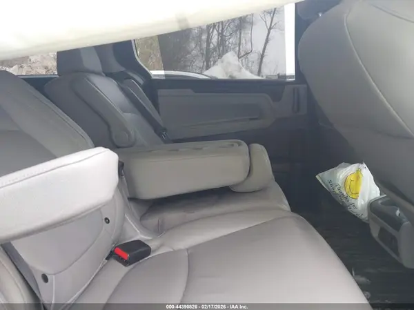 5FNRL6H70JB008900 2018 HONDA ODYSSEY - Image 8