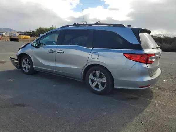 5FNRL6H70JB018536 2018 HONDA ODYSSEY - Image 2