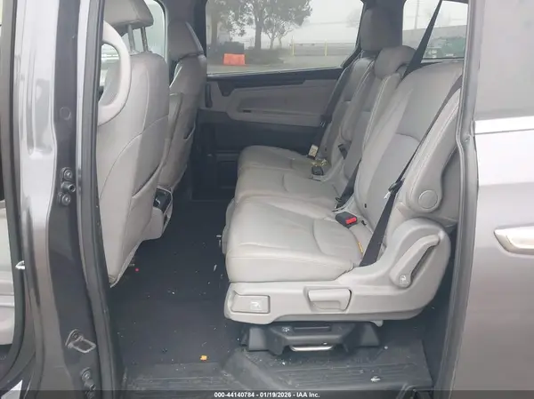 5FNRL6H70JB043310 2018 HONDA ODYSSEY - Image 8
