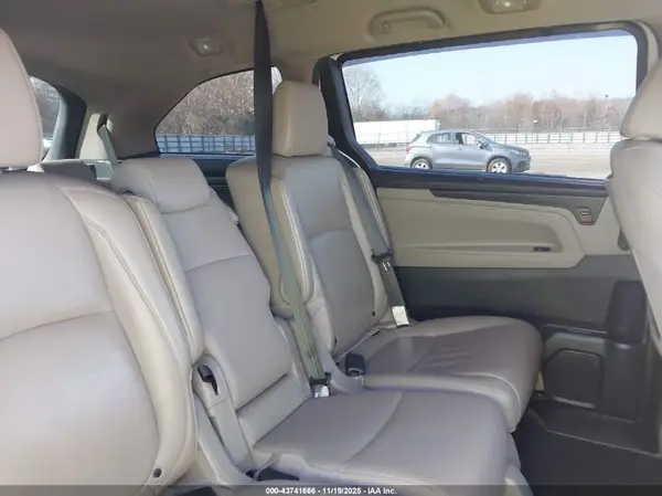 5FNRL6H70JB058762 2018 HONDA ODYSSEY - Image 8