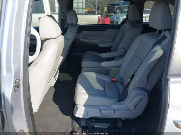 5FNRL6H70JB066800 2018 HONDA ODYSSEY - Image 8