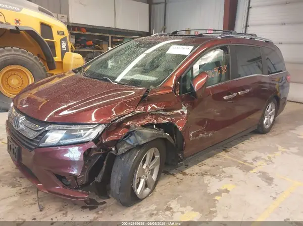 5FNRL6H70JB067025 2018 HONDA ODYSSEY - Image 2