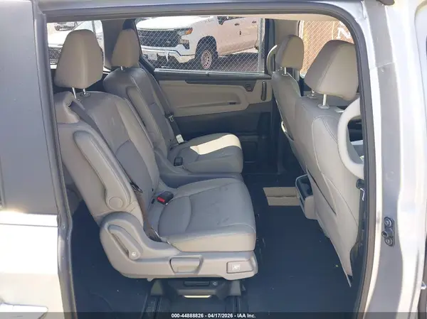 5FNRL6H70JB070751 2018 HONDA ODYSSEY - Image 8