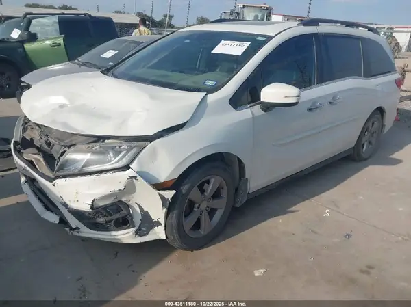 5FNRL6H70JB086657 2018 HONDA ODYSSEY - Image 2