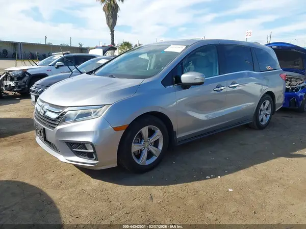 5FNRL6H70JB104977 2018 HONDA ODYSSEY - Image 2