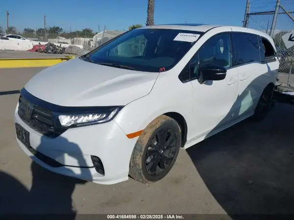 5FNRL6H70RB061575 2024 HONDA ODYSSEY - Image 2