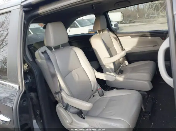 5FNRL6H71JB076364 2018 HONDA ODYSSEY - Image 8