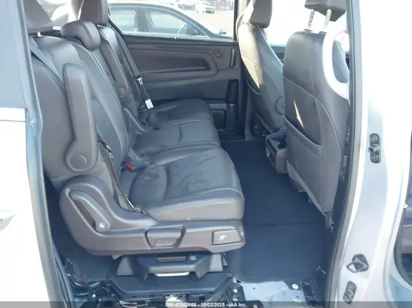 5FNRL6H71JB083993 2018 HONDA ODYSSEY - Image 8