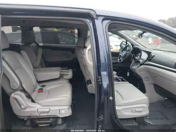 5FNRL6H71JB099790 2018 HONDA ODYSSEY - Image 8