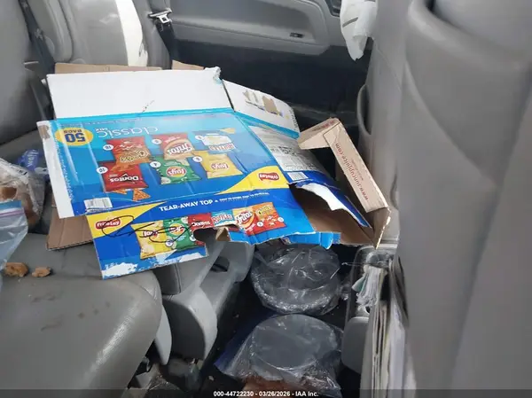5FNRL6H72JB017761 2018 HONDA ODYSSEY - Image 8