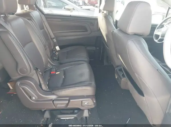 5FNRL6H72JB106181 2018 HONDA ODYSSEY - Image 8