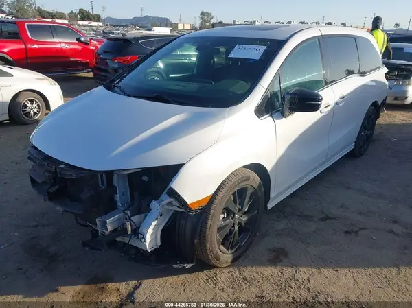 5FNRL6H72RB069032 2024 HONDA ODYSSEY - Image 2
