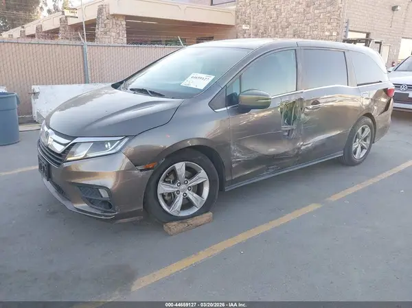5FNRL6H73JB025786 2018 HONDA ODYSSEY - Image 2
