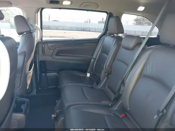 5FNRL6H73JB047948 2018 HONDA ODYSSEY - Image 8