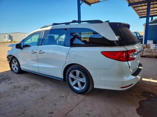 5FNRL6H73JB094638 2018 HONDA ODYSSEY - Image 2