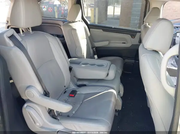 5FNRL6H73JB105184 2018 HONDA ODYSSEY - Image 8