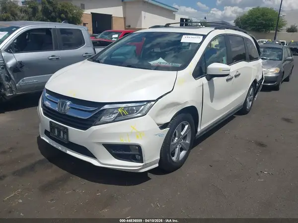 5FNRL6H74JB003330 2018 HONDA ODYSSEY - Image 2