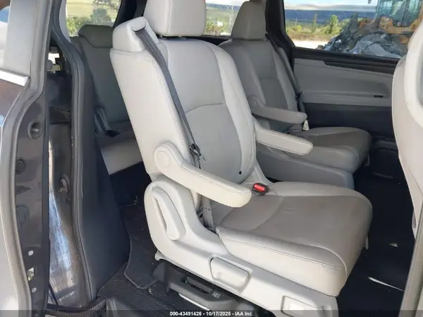 5FNRL6H74JB017597 2018 HONDA ODYSSEY - Image 8
