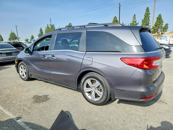 5FNRL6H74JB068615 2018 HONDA ODYSSEY - Image 2