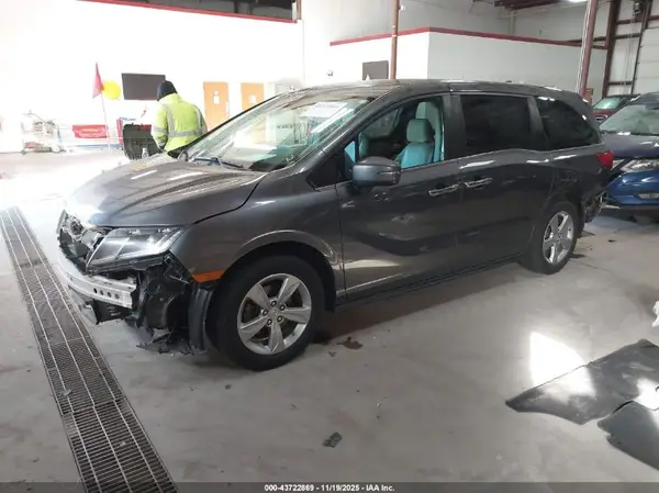 5FNRL6H74JB070834 2018 HONDA ODYSSEY - Image 2