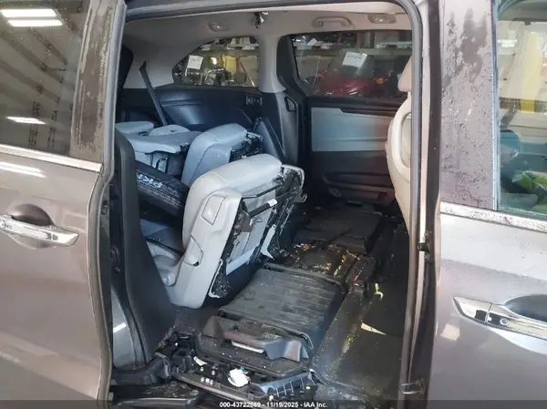5FNRL6H74JB070834 2018 HONDA ODYSSEY - Image 8