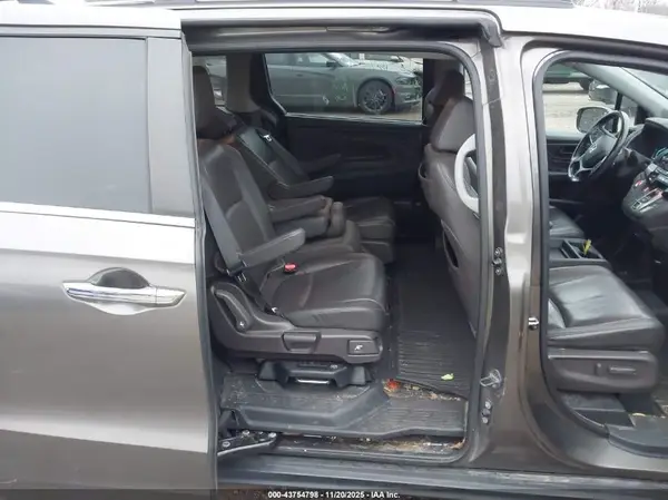 5FNRL6H74JB071143 2018 HONDA ODYSSEY - Image 8