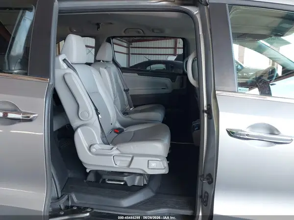 5FNRL6H74JB072082 2018 HONDA ODYSSEY - Image 8