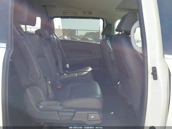 5FNRL6H74JB108286 2018 HONDA ODYSSEY - Image 8