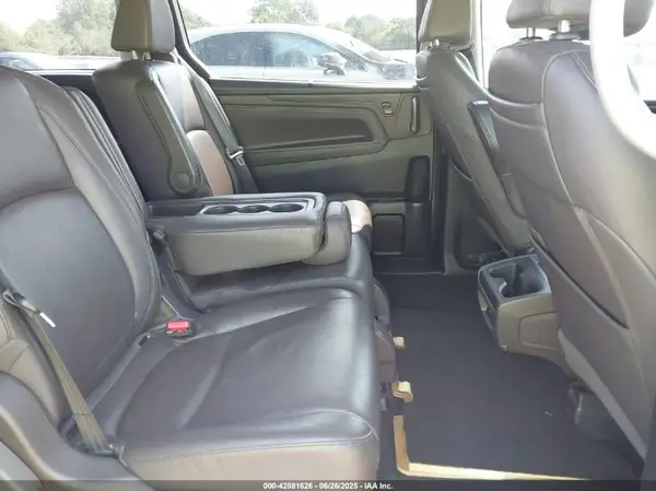 5FNRL6H75JB005569 2018 HONDA ODYSSEY - Image 8