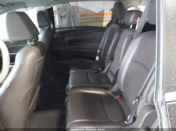 5FNRL6H76JB110556 2018 HONDA ODYSSEY - Image 8