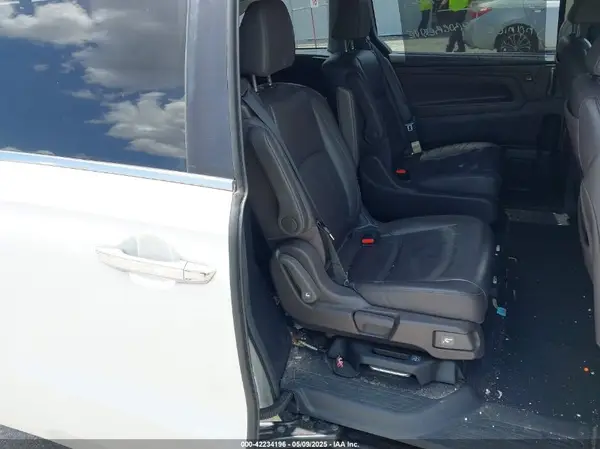 5FNRL6H76JB111027 2018 HONDA ODYSSEY - Image 8