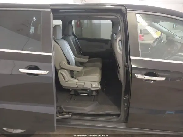 5FNRL6H78JB011284 2018 HONDA ODYSSEY - Image 8