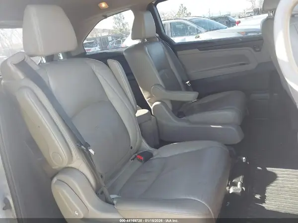 5FNRL6H78JB021832 2018 HONDA ODYSSEY - Image 8