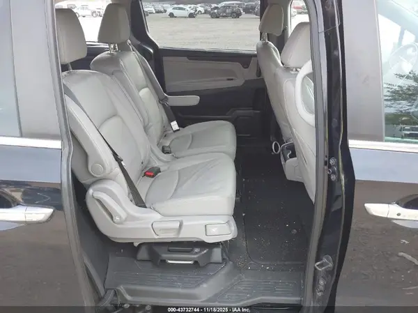 5FNRL6H78JB056273 2018 HONDA ODYSSEY - Image 8