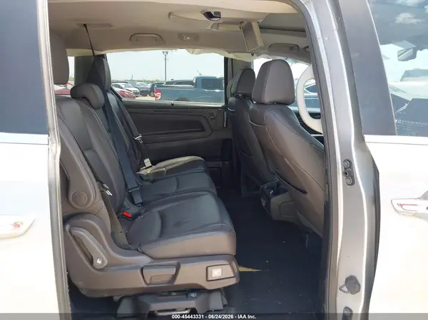 5FNRL6H78JB064938 2018 HONDA ODYSSEY - Image 8