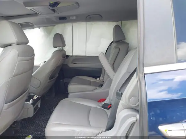 5FNRL6H78JB066995 2018 HONDA ODYSSEY - Image 8