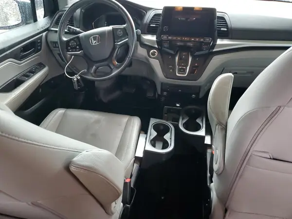 5FNRL6H78JB100210 2018 HONDA ODYSSEY - Image 8