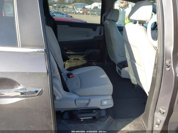 5FNRL6H78JB108260 2018 HONDA ODYSSEY - Image 8