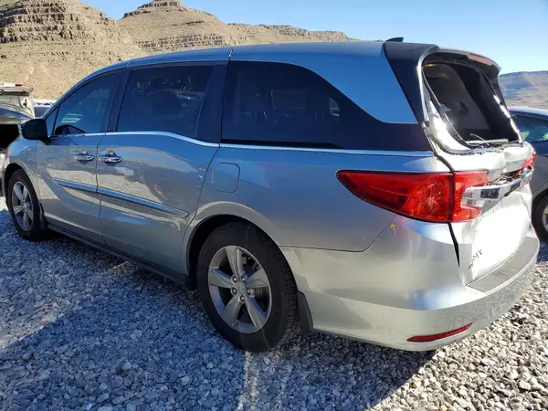 5FNRL6H79JB018888 2018 HONDA ODYSSEY - Image 2