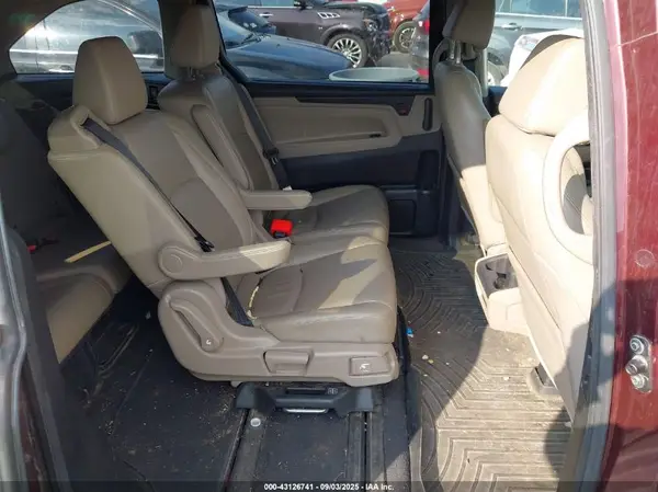 5FNRL6H7XJB047025 2018 HONDA ODYSSEY - Image 8