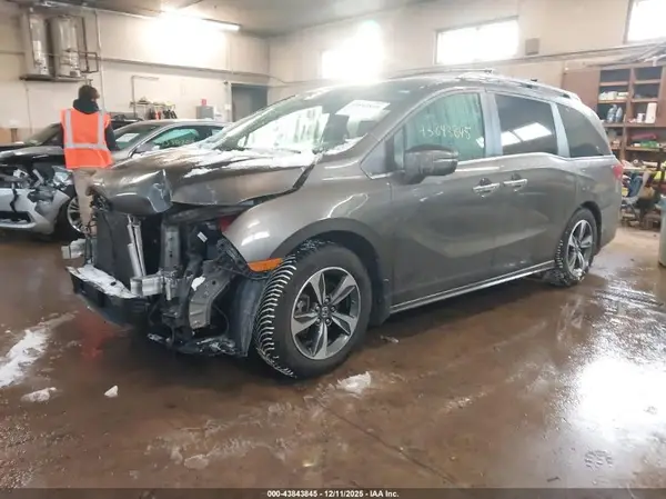5FNRL6H80JB030419 2018 HONDA ODYSSEY - Image 2